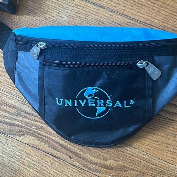 🌍Universal Studios Fannie Pack Belt Bag - Picture 2 of 4